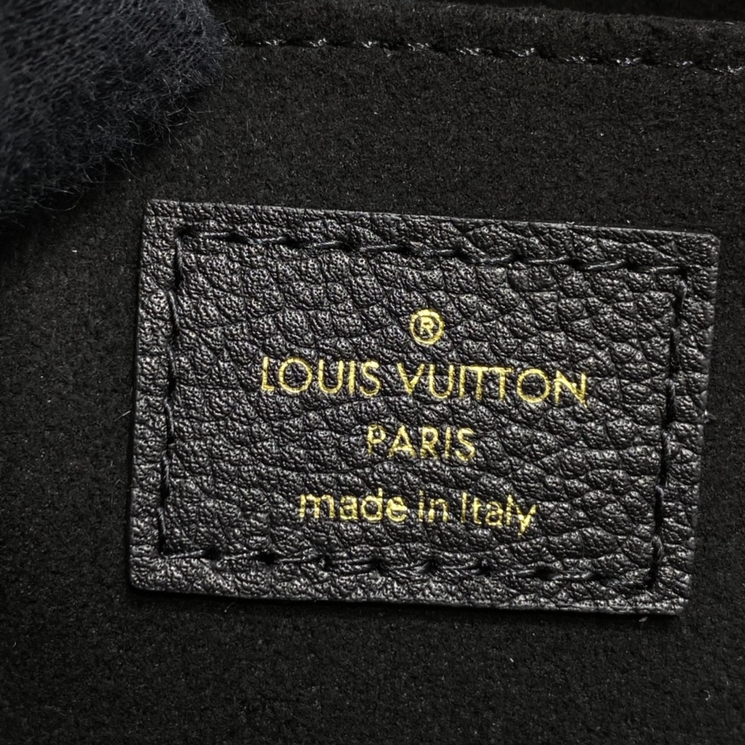 Louis Vuitton FAVORITE Monogram Shoudler Bag  M45813 Black